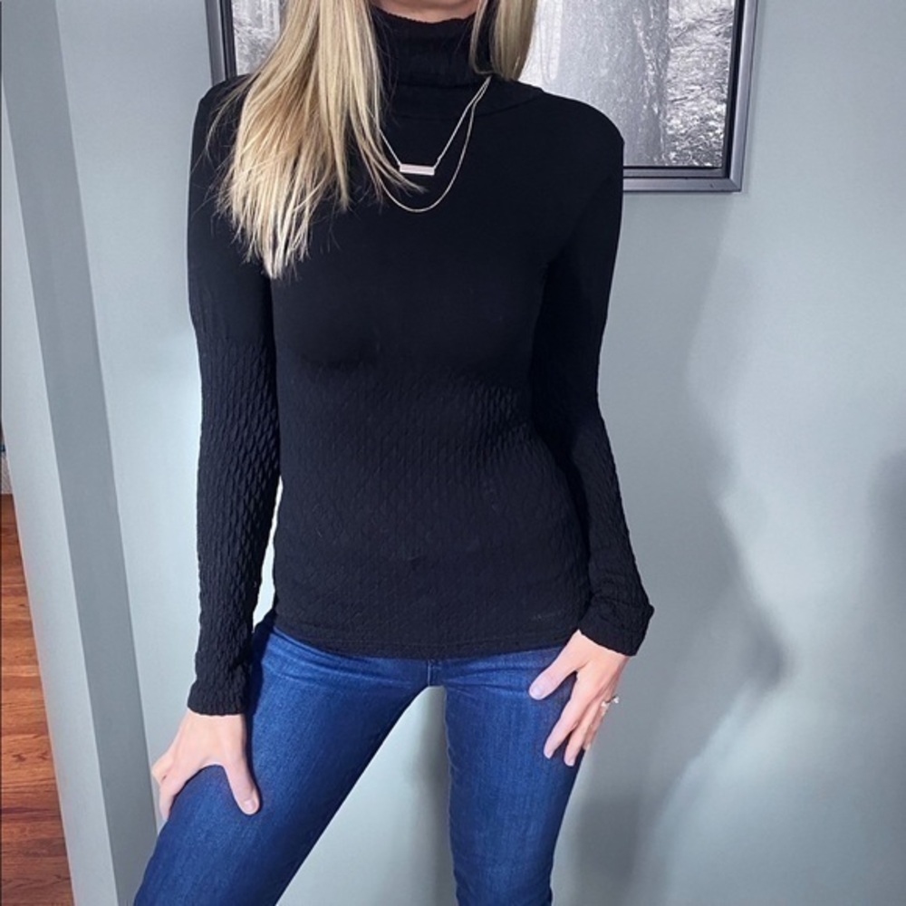 Women's Juniors Mock Turtleneck Textured Seamless Tight Fitted Long Sleeve Top